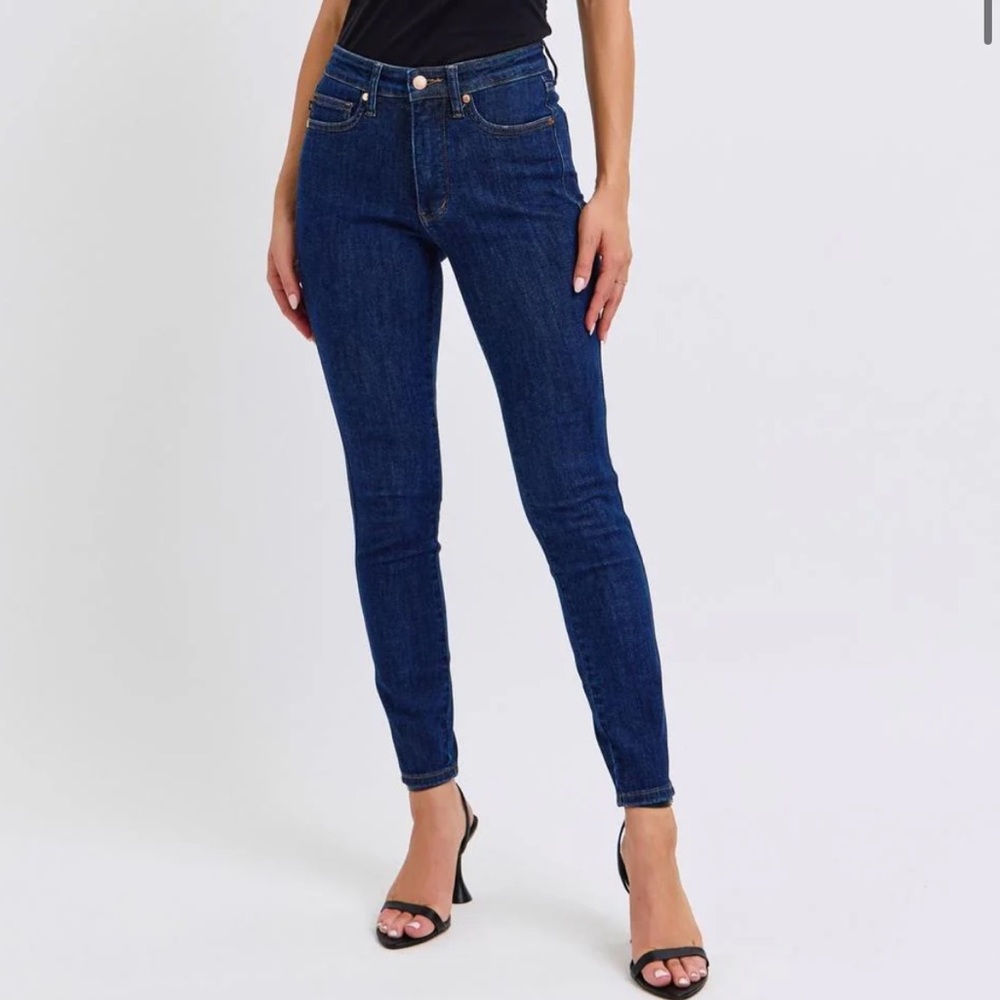 NWOT Judy Blue Classic Dark Women's Jeans with Tummy Control